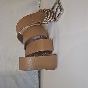 Michael Michael  Kors  Synthic Leather sz XL Tan with Silver hardwear  Pre-owned